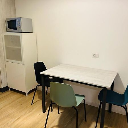 Easy Room Italy Rogoredo ミラノ エクステリア 写真