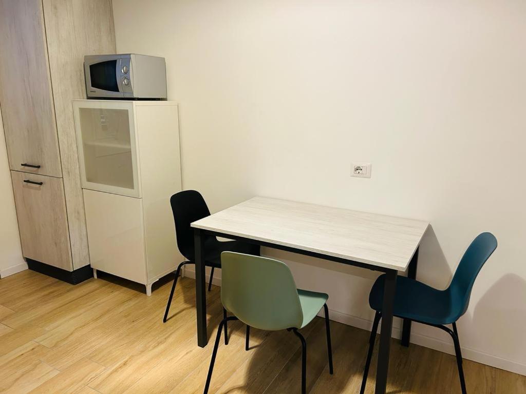 Easy Room Italy Rogoredo ミラノ エクステリア 写真